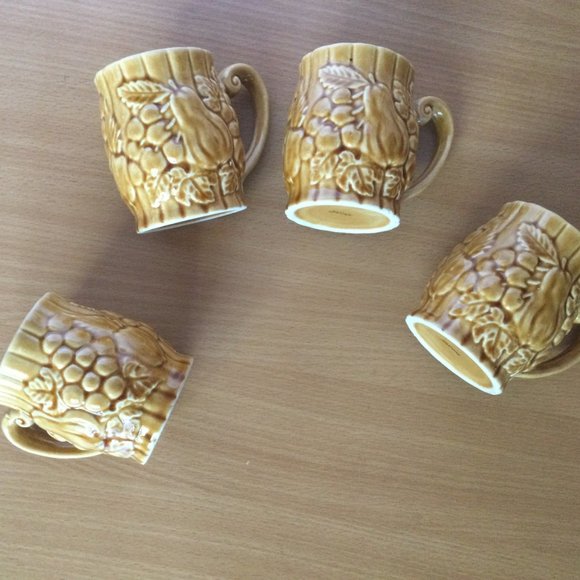 lot of 4 Vintage Japanese Coffee mugs marked Japan raised fruits design - Picture 5 of 6